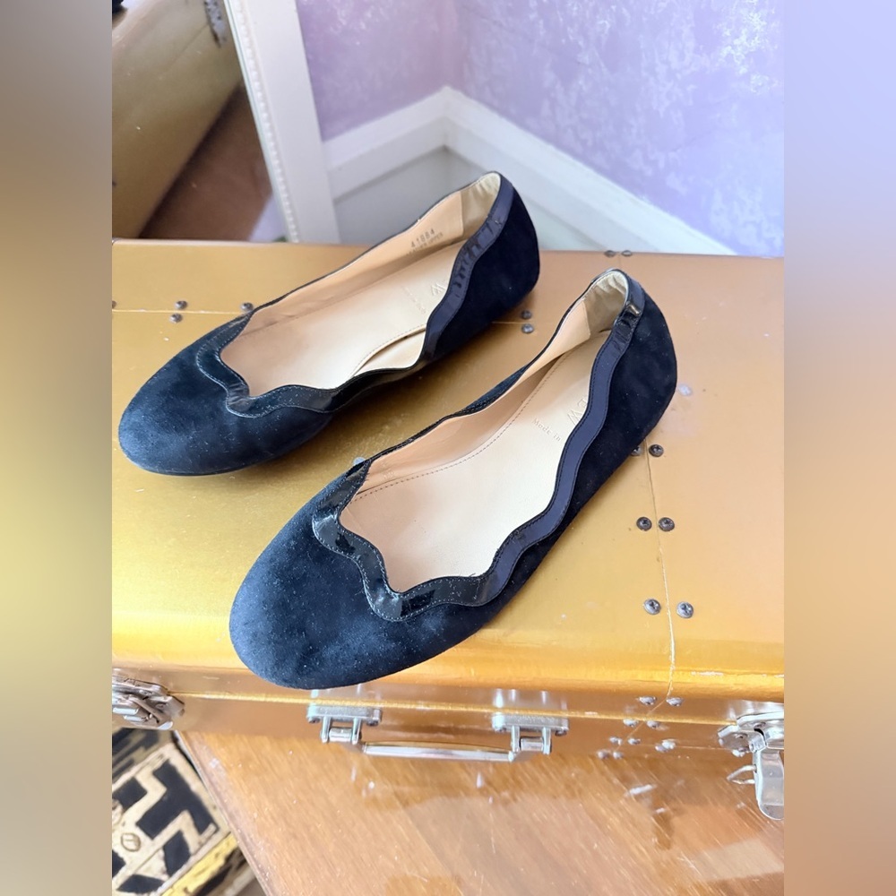 SZ 6 Classic J. Crew Black Suede Scallop-Edge Ballet Flats - Picture 2 of 6